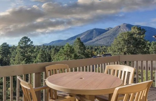 Flagstaff Resort | Escape to the mountains. Cozy fireplace beautiful 1 bedroom with full kitchen.