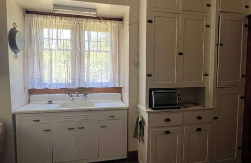 Salmon Arm House | Escape to the Shuswap and experience the charm of our heritage cottage rental.