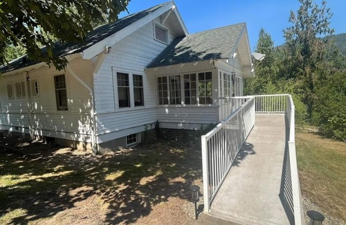 Salmon Arm House | Escape to the Shuswap and experience the charm of our heritage cottage rental.