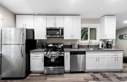 Julian House | Escape to this Mini Resort | Sleeps 17 + Hot Tub
