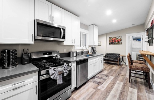 Julian House | Escape to this Mini Resort | Sleeps 17 + Hot Tub
