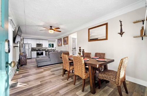 Julian House | Escape to this Mini Resort | Sleeps 17 + Hot Tub