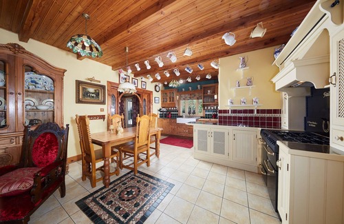 Ennis Cabin | Escape to tranquil luxury near The Cliffs of Moher ,Co Clare.