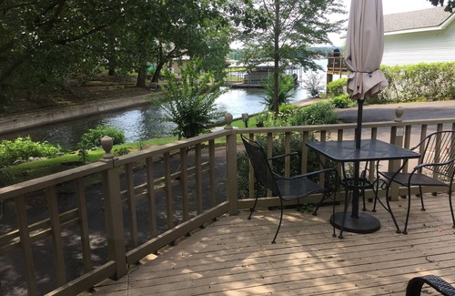 Hot Springs Cabin | Escape to your cozy Lake District Cottage, just a hop away from Oaklawn