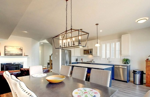 The Blue Mountains House | Escape with Views of Blue Mountain