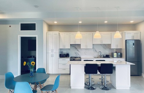 Westerhall Apartment | Escape360 Condo 2 - Sea Views, Luxurious & Modern