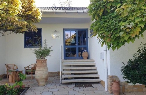 Bissersheim House | Eschment Guest House: Standard room with queen-size bed