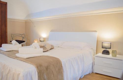 Cherasco Apartment | Esclusivo Loft Centro Storico private garden E-Bike