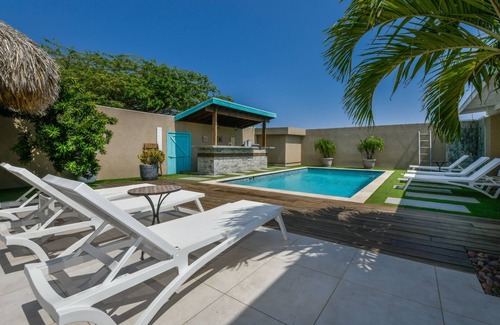 Esmeralda Villa | Esmeralda Oasis with private pool and 5 min to the beach!