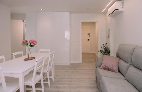 Santiago de Vigo Apartment | Espectacular moderno en el centro by CABANA Rentals