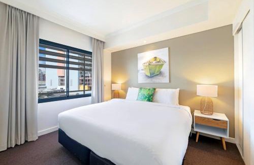 Darwin City Centre Apartment | Esplanade Escapade - Modern Living & Resort Ease