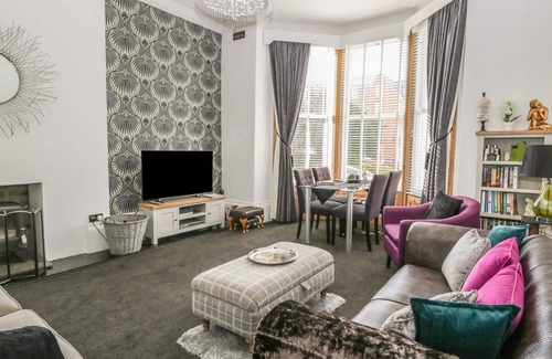 South Cliff Cottage | ESPLANADE GARDENS, APARTMENT 1, pet friendly in Scarborough