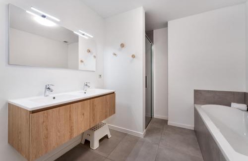 Wenduine Apartment | Espresso Duplex app aan zee met terras & parking