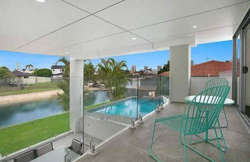 Broadbeach Waters Villa | Essence House - 4 Bedroom Holiday Home on the Water