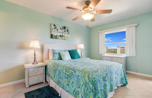 South Island Apartment | Estero Cove 352, 2 Bedrooms, Sleeps 4, 5th Floor, Elevator, Heated Pool