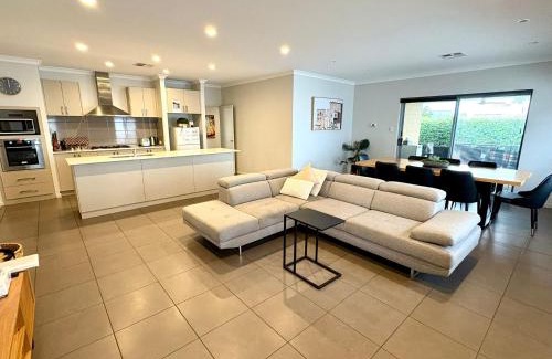 Erskine House | Estuary Break in Erskine