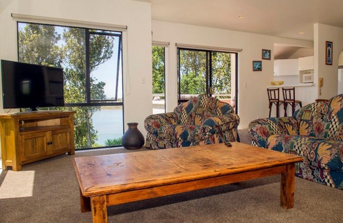 Whangamata House | Estuary Escape - Whangamata Holiday Home