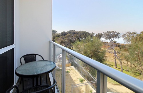 Falcon Apartment | Estuary Waterfront - Upstairs with a small Balcony