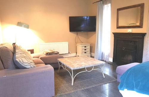 Killarney House | Ethan Cottage