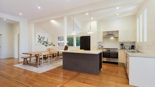 Killcare House | 'Eucalyptus Beach House' by HolidayCo