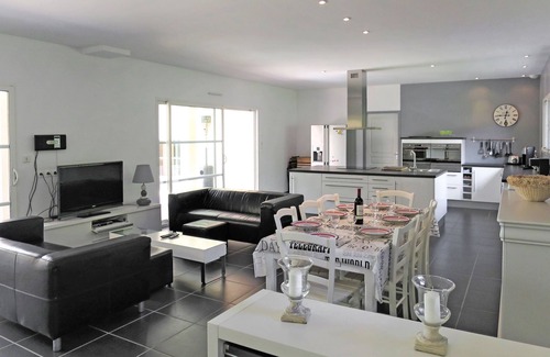 Grayan-Et-L'Hopital House | Eugénie by Interhome