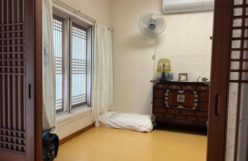 Hyehwa House | Eugene Hanok Stay