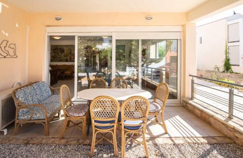 Kato Diminio House | Eugenias Getaway by the Sea - Diminio Escape