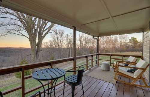 Eureka Springs Apartment | Eureka Springs Cabin Rental ~ 5 Mi to Beaver Lake!