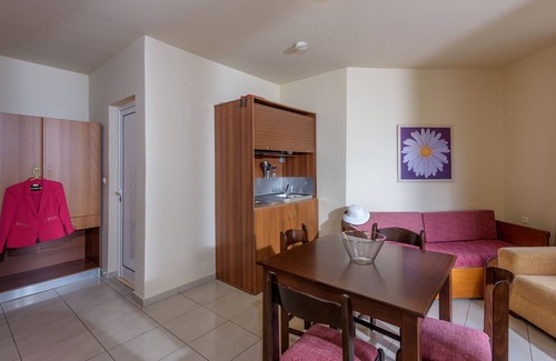 Kato Stalos Apartment | Eurohotel Theo Hotel