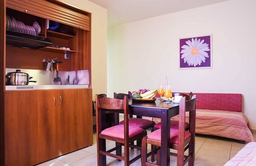 Kato Stalos Apartment | Eurohotel Theo Hotel