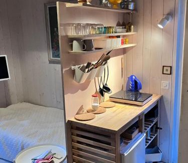 Oberwil Bed & Breakfast | EUROVISION Im Thomasgarten nice private studio in residential area short term rent