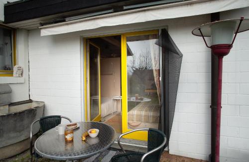 Oberwil Bed & Breakfast | EUROVISION Im Thomasgarten nice private studio in residential area short term rent