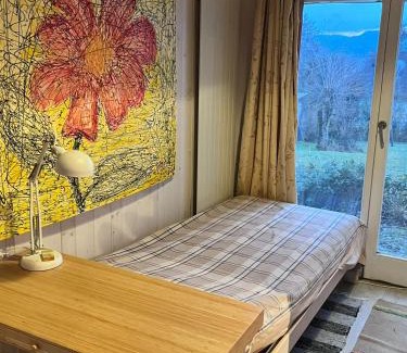 Oberwil Bed & Breakfast | EUROVISION Im Thomasgarten nice private studio in residential area short term rent