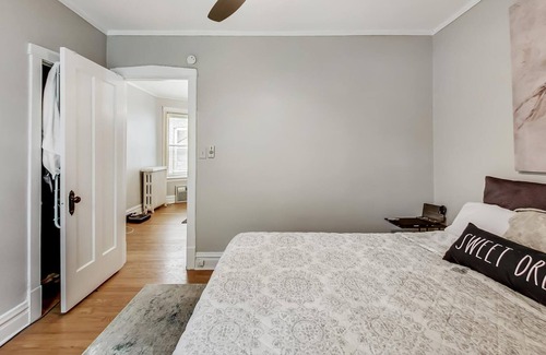 Evanston Apartment | Evanston 2bed+ofc.Walk to sushi, shopping, train & Lake. Minutes to Ryan Field.