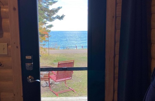 Croftville Cabin | Eve's Place Lakeside Cabin 3