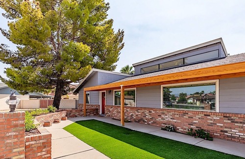 Covey House | Everett Street Retreat ~ Backyard Paradise Resort Style Setting 4BR Heated Pool