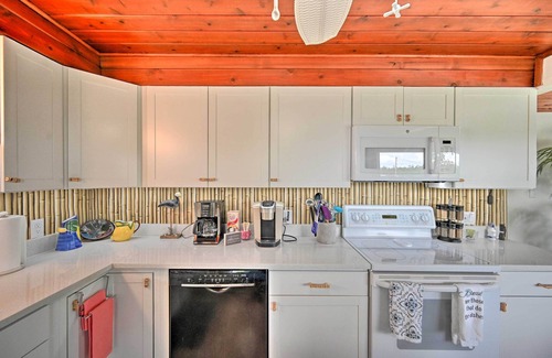 Everglades City House | Everglades Getaway w/Deck & Water Views!