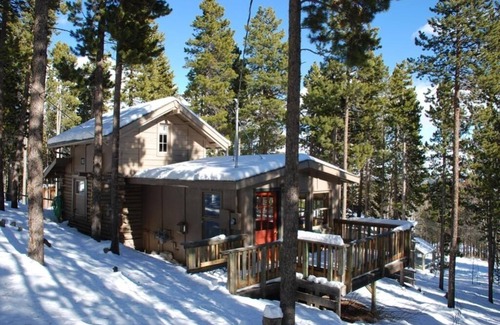 Evergreen Cabin | Evergreen's Colorados Log Cabin-Cool Crisp Summer Air. Beat the Heat @ 9000 Feet