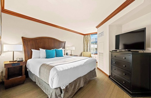 Olympic Valley Resort | Everline Resort & Spa- 8 Person Suite