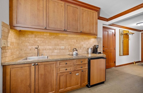 Olympic Valley Resort | Everline ‘Resort Chair’ Corner Suite; Ski In/Out @Palisades