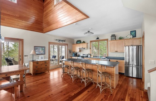 Leesville House | Everybody Loves Nobody`s Business