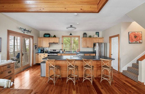 Leesville House | Everybody Loves Nobody`s Business