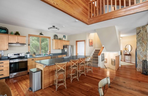 Leesville House | Everybody Loves Nobody`s Business