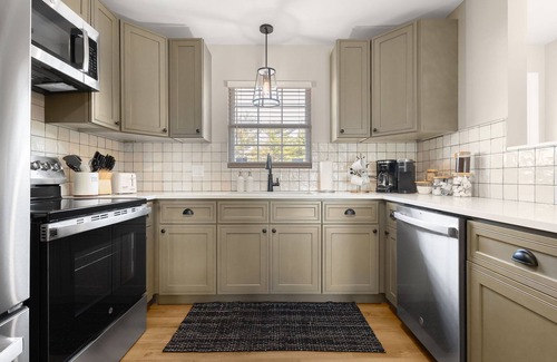 Northeast South Bend House | EVERYTHING NEW 5 Bedroom > 1.5 Miles from ND – Perfect for Groups & Game Days!