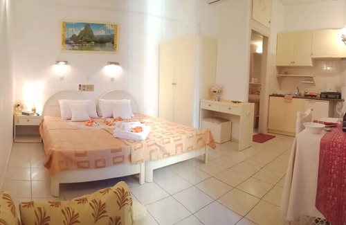 Megalo Metochi Apartment | Evli Luxury self catering apartments 7minutes walk down to center of Rethymno