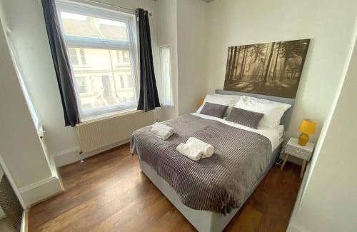 Gravesend Apartment | Evo Green Gravesend 2 bed Apartment - 2 mins STN Town Centre