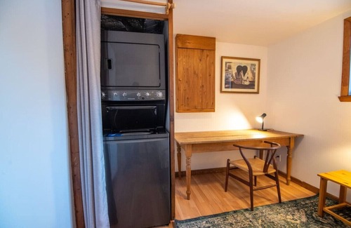 Val David Apartment | Evora Cozy 2BR Chalet Fireplace & BBQ Val-David