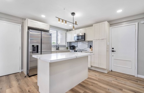 Ewa House | Ewa Beach 3BR - Sleeps 6, WiFi, A/C + Golf & Shop