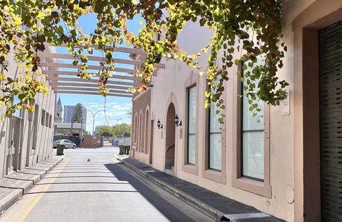Adelaide Central Business District Apartment | Ex hotel ensuite room at gouger st 431