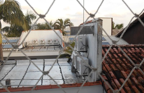 Vila Julia Apartment | EXCEL APTO 3 DORM, SALA BARZINHO, AIR COND, 1 VG, 80M BEACH - 10X CARD